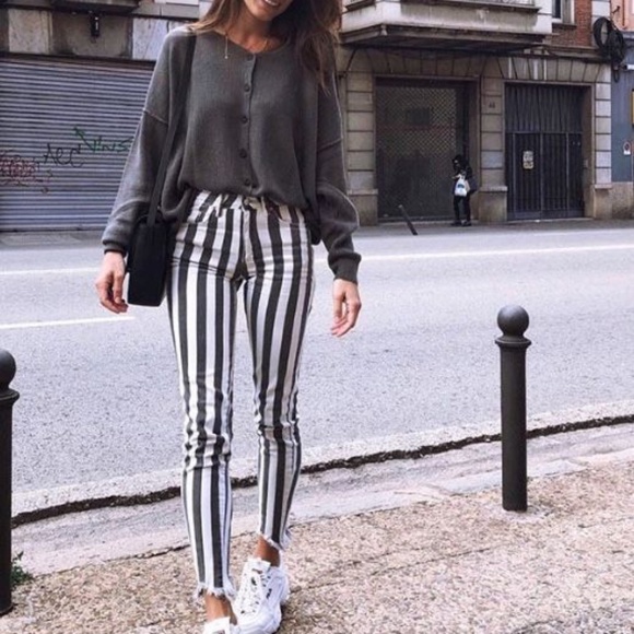 Subdued Denim - 🎉HP 6/12🎉 Subdued Striped Jeans